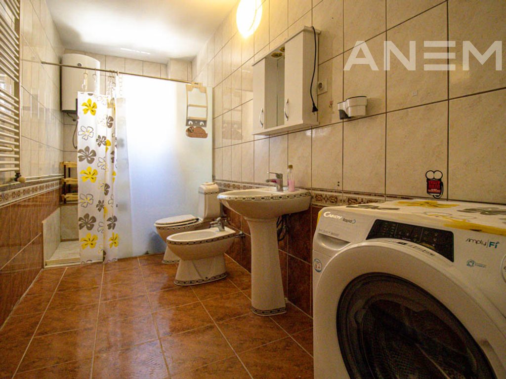 3-bedroom rental house in the Center