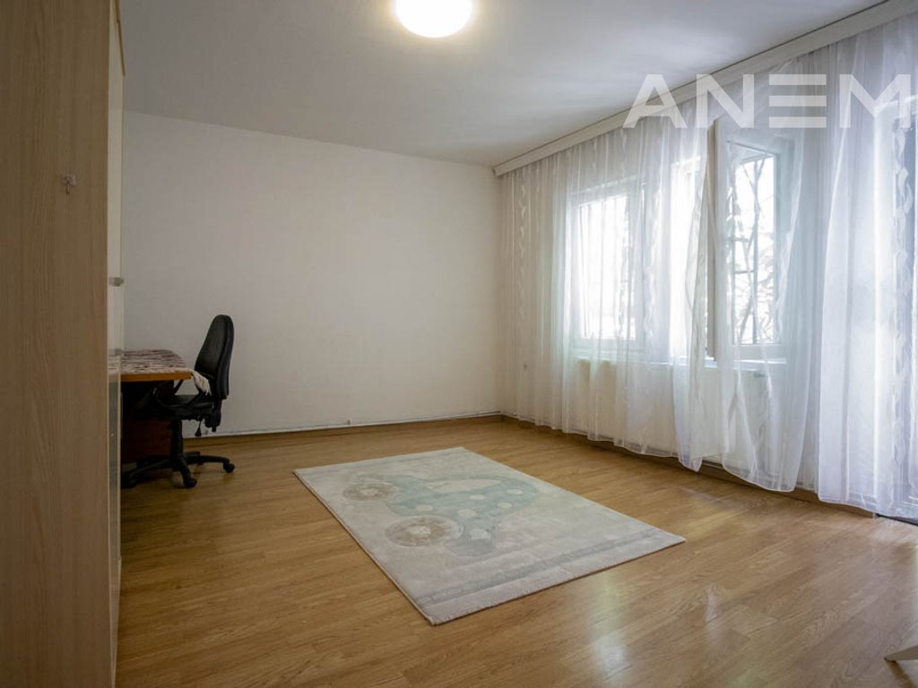 3-bedroom rental house in the Center