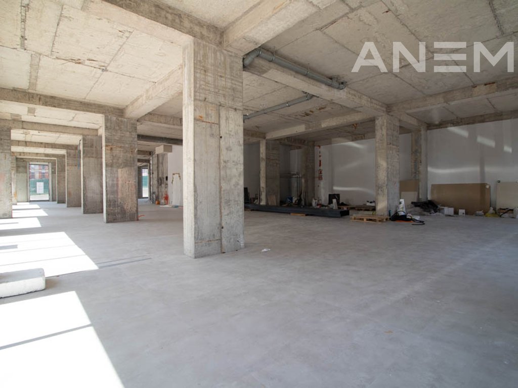 Lokal me qira 426m² në lagjen Arbëri