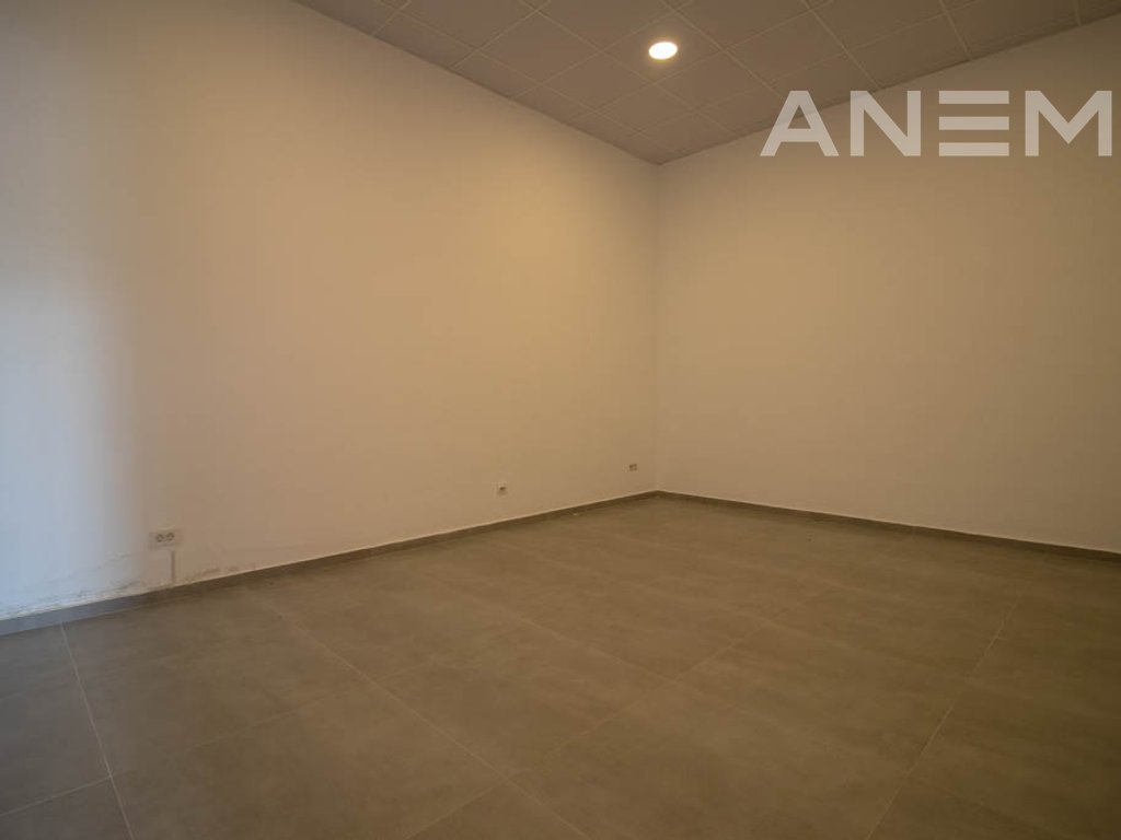 Lokal me qira me 94m² në Arbëri