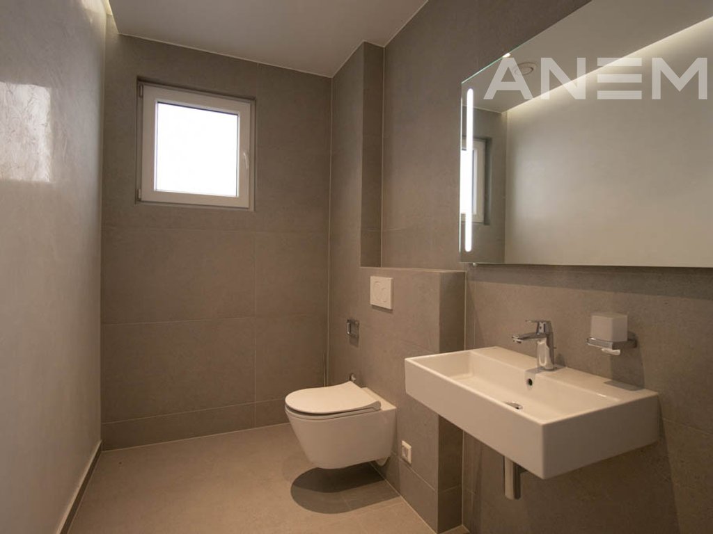 Zyre me qira 200m² në Fushë Kosovë2
