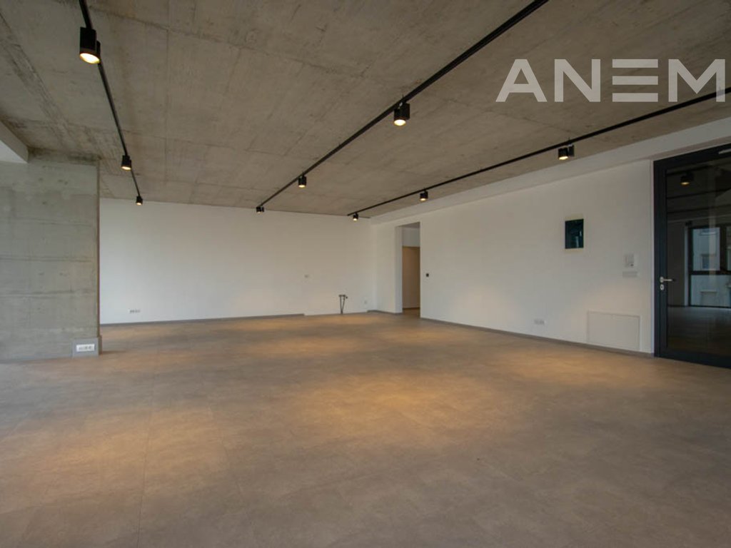 Zyre me qira 200m² në Fushë Kosovë1