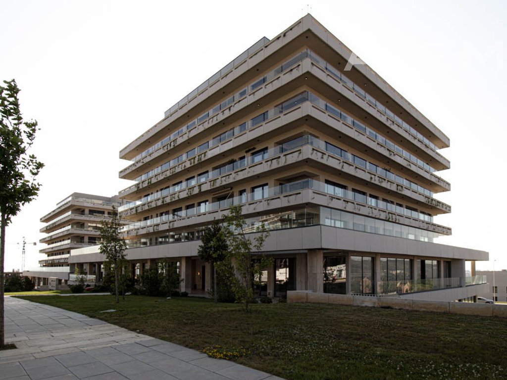 Banesë në shitje 135.26m² + 75.06m² tarracë e gjelbert në Marigona Hill