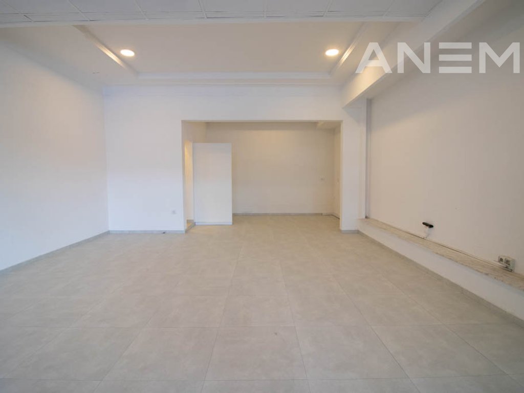 Lokal me qira me 48m² në Qendër