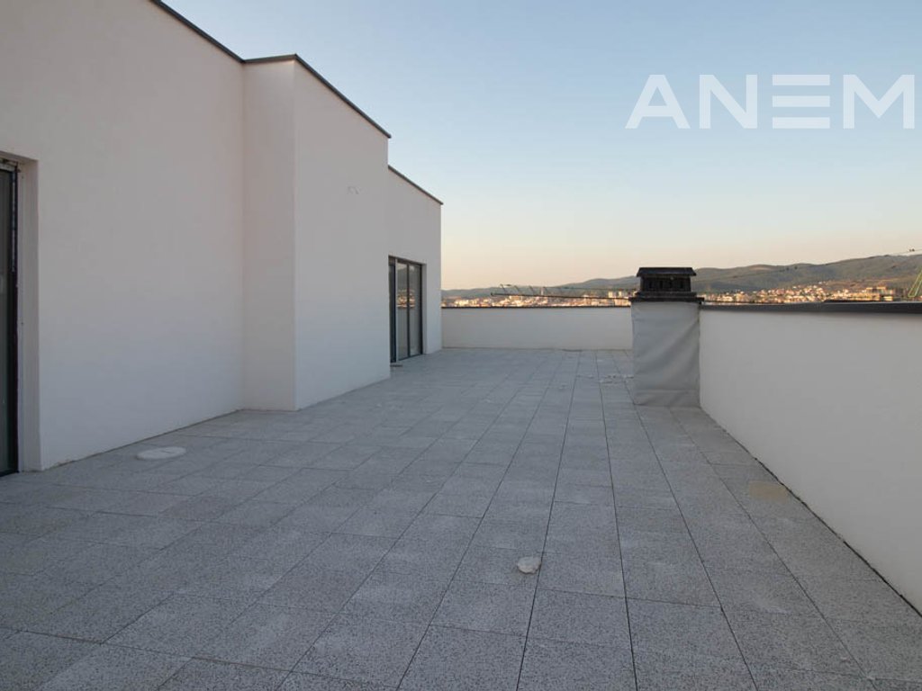 Penthouse në shitje 190m² + 80m² tarracë në Prishtinë të Re1