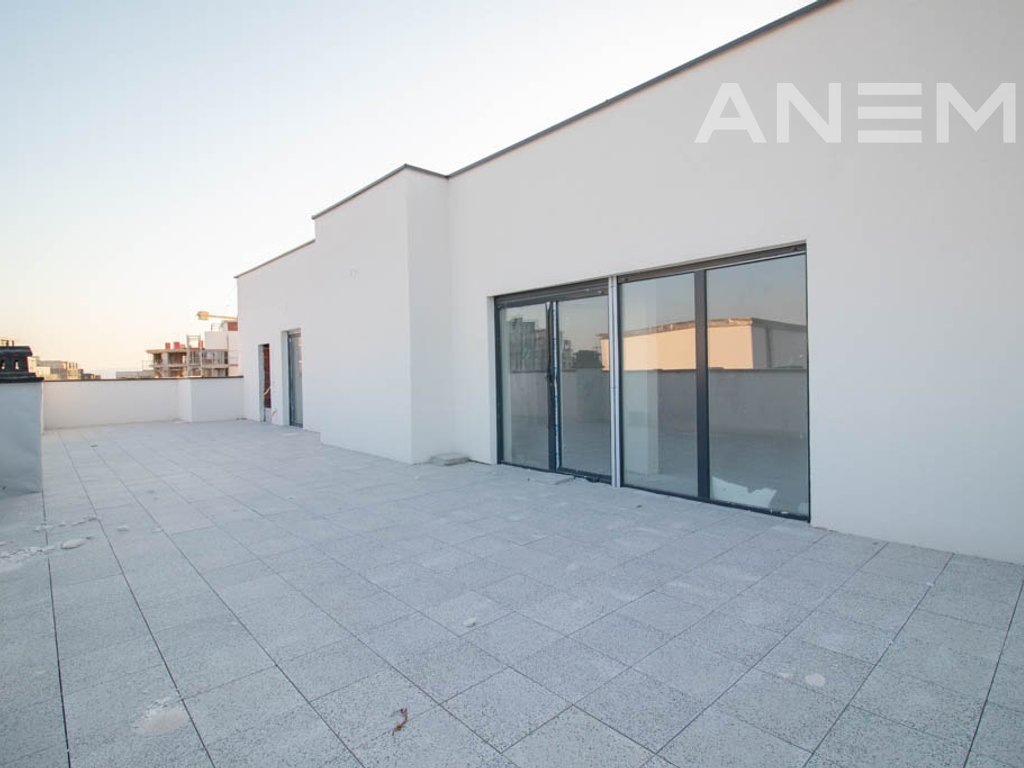 Penthouse në shitje 190m² + 80m² tarracë në Prishtinë të Re2