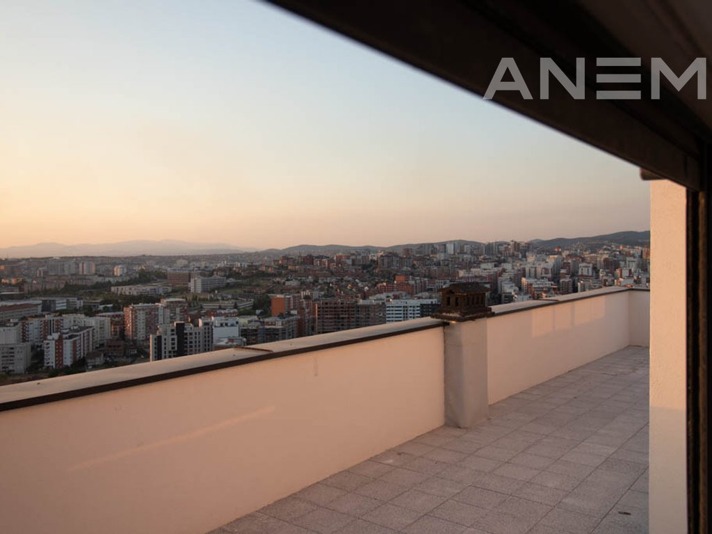 Penthouse në shitje 190m² + 100m² tarracë te Prishtina e Re1