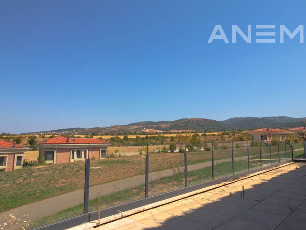 Terracier me qira me 2 dhoma gjumi në lagjen Marigona Hill