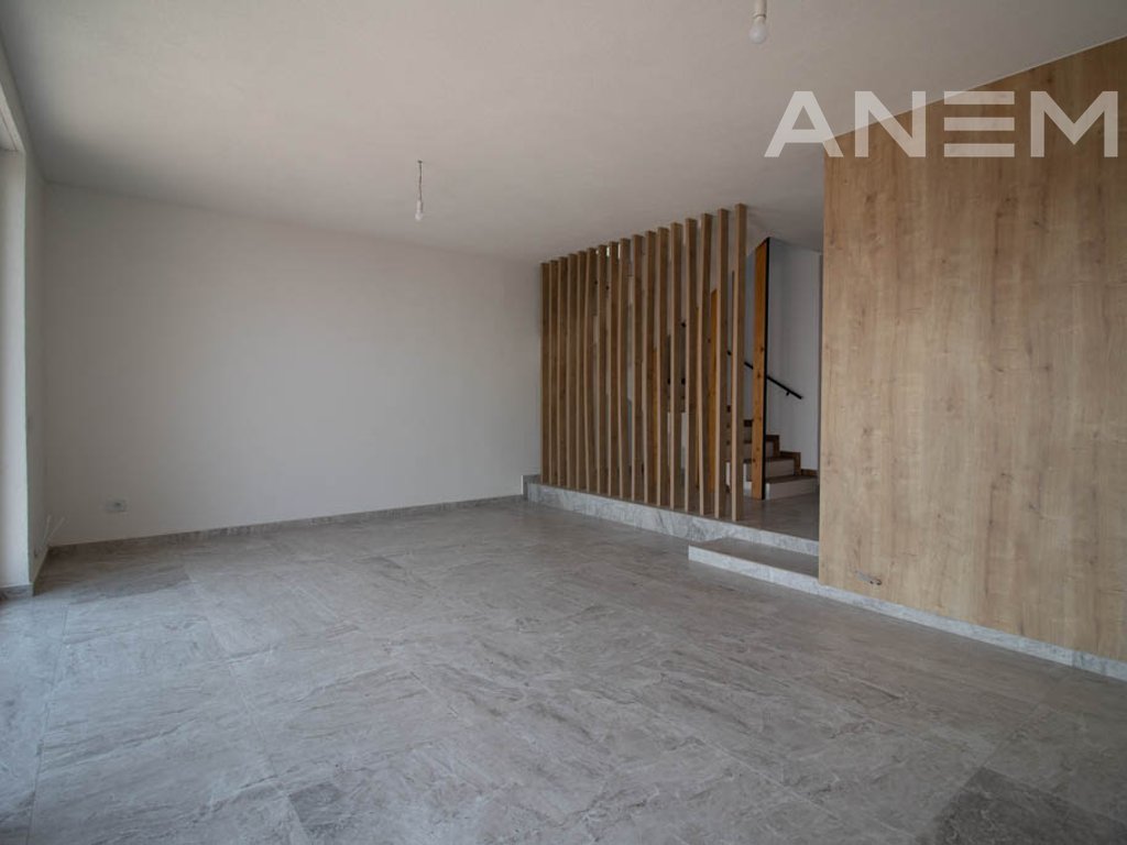 Villa në shitje 130m² në Jezercë