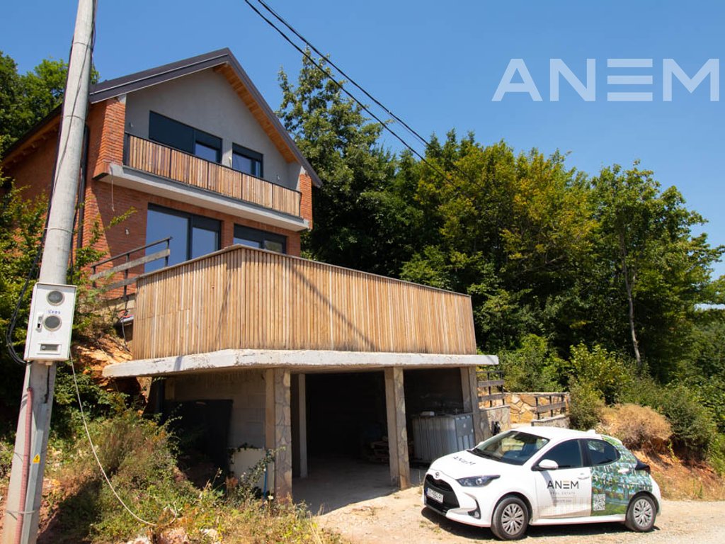 Villa në shitje 130m² në Jezercë