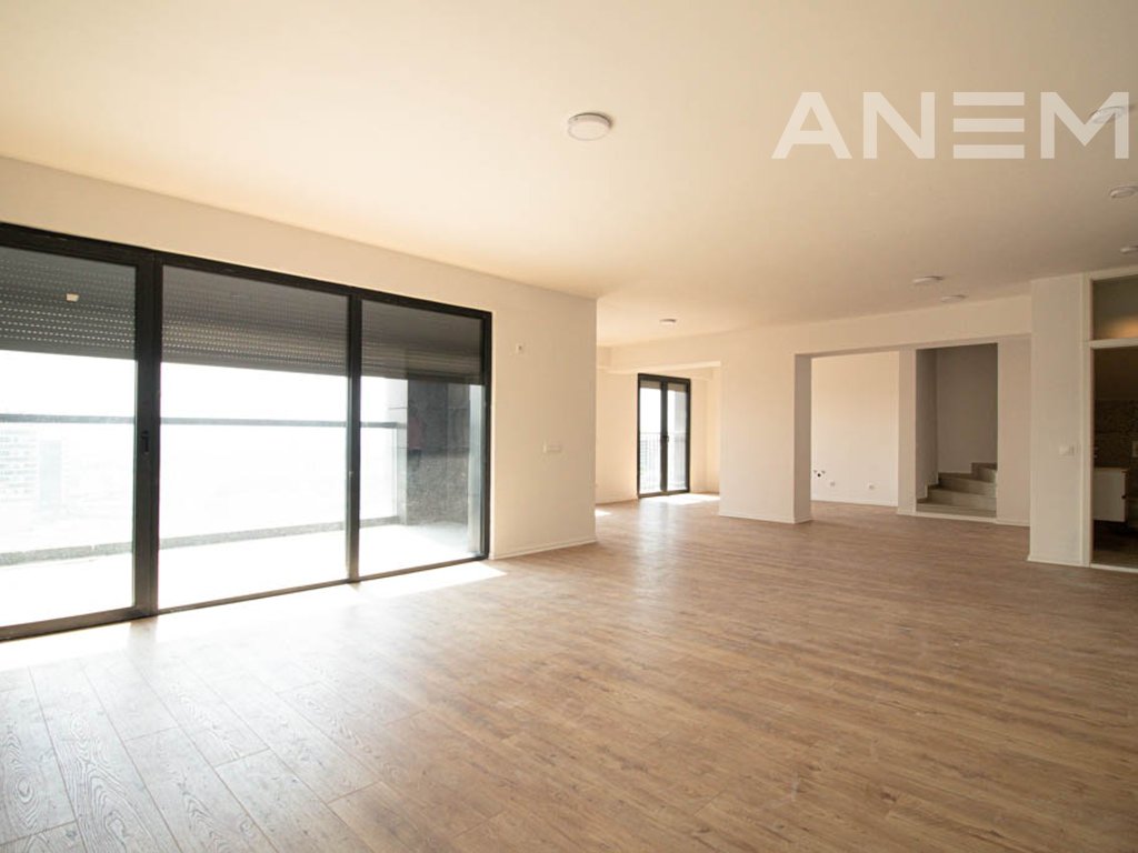 Duplex for rent with 3 bedrooms in the Lakrishtë neighborhood