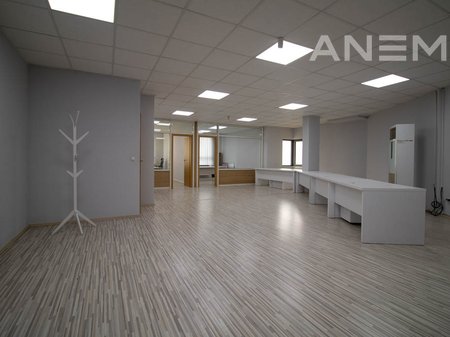 Zyre me qira 110m² në Qendër