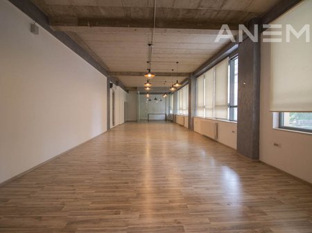 Zyre me qira 130m² në Qendër