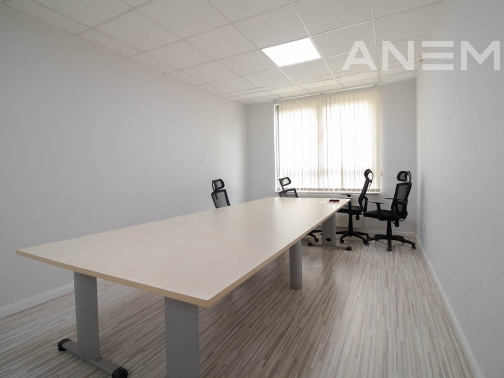 Zyre me qira 110m² në Qendër