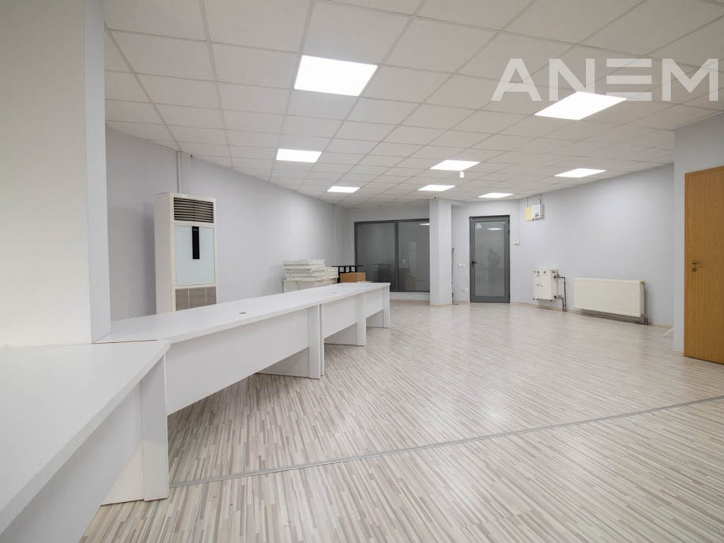 Zyre me qira 110m² në Qendër