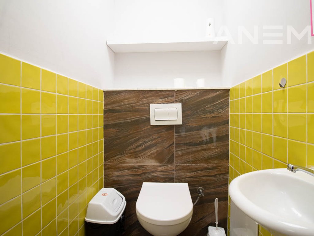 Zyre me qira 110m² në Qendër