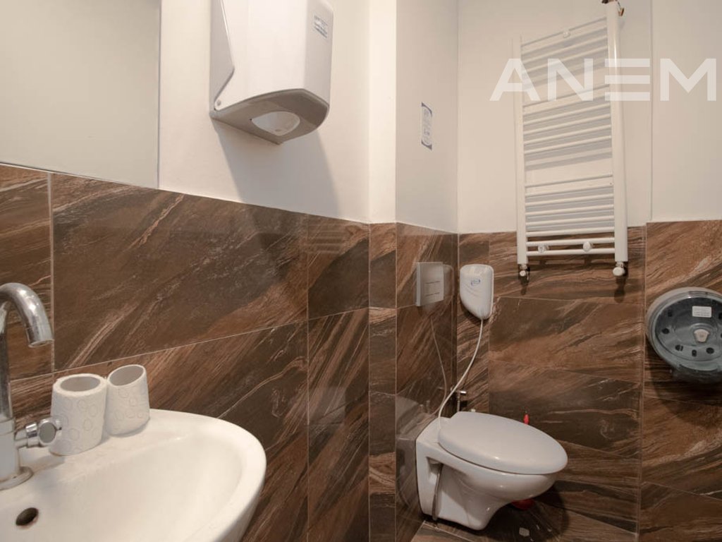 Zyre me qira 130m² në Qendër