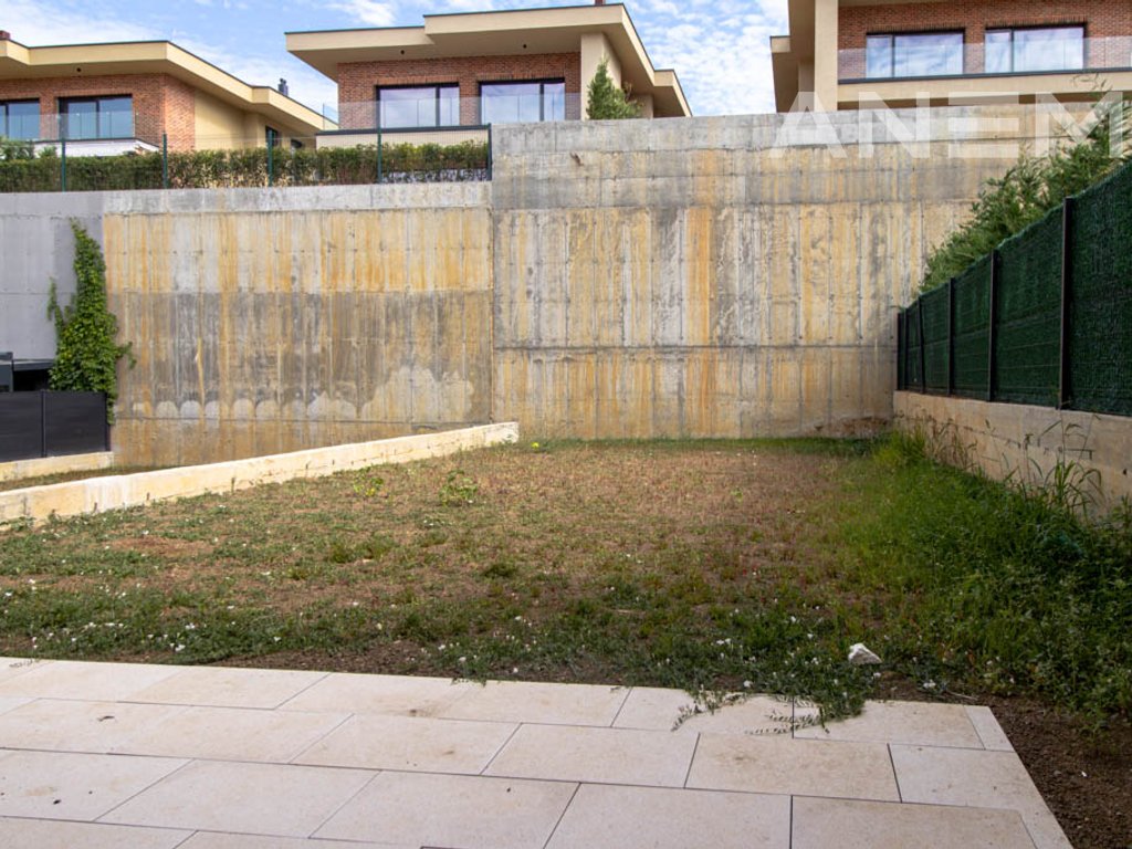 4-bedroom rental house in Marigona Hill