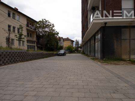 Lokal me qira 1050m² në Mahallën e Muhaxherëve