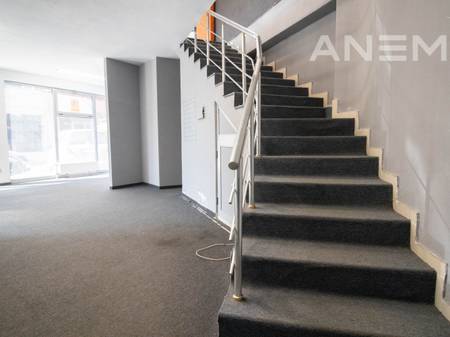 Lokal me qira 118m² në Qendër