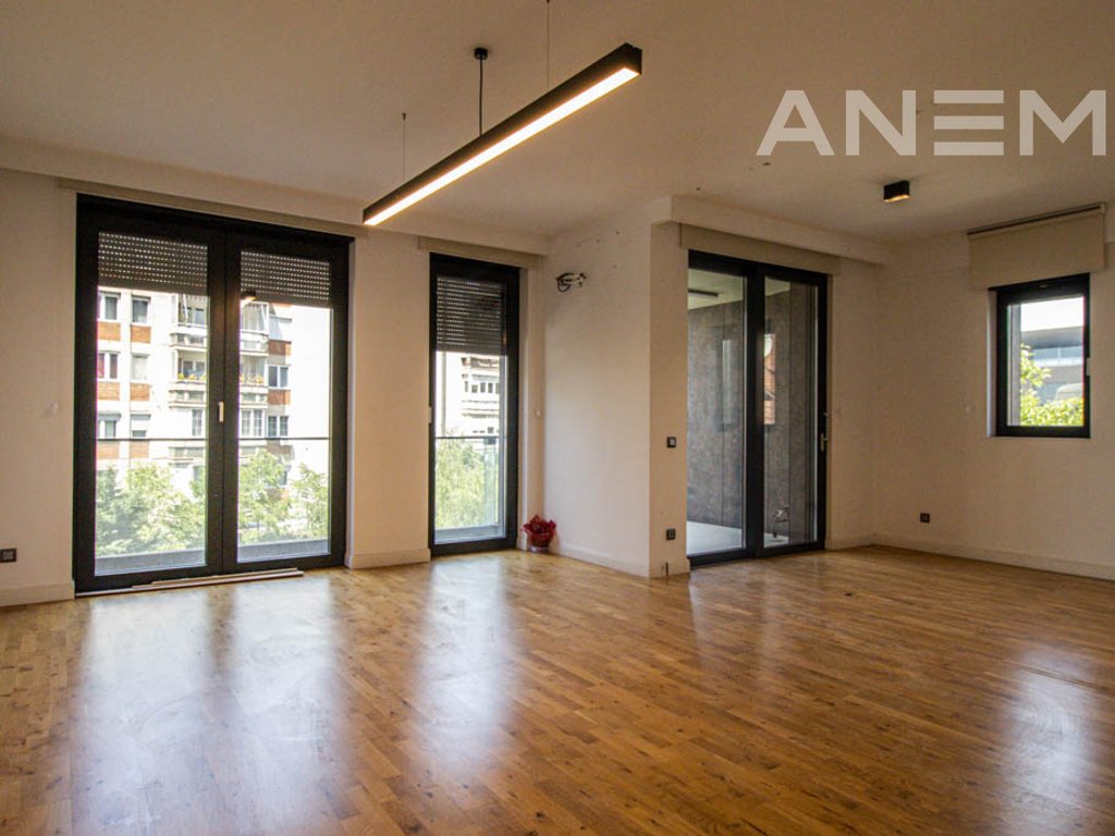 Zyre me qira me 3 hapësira pune në Aktash