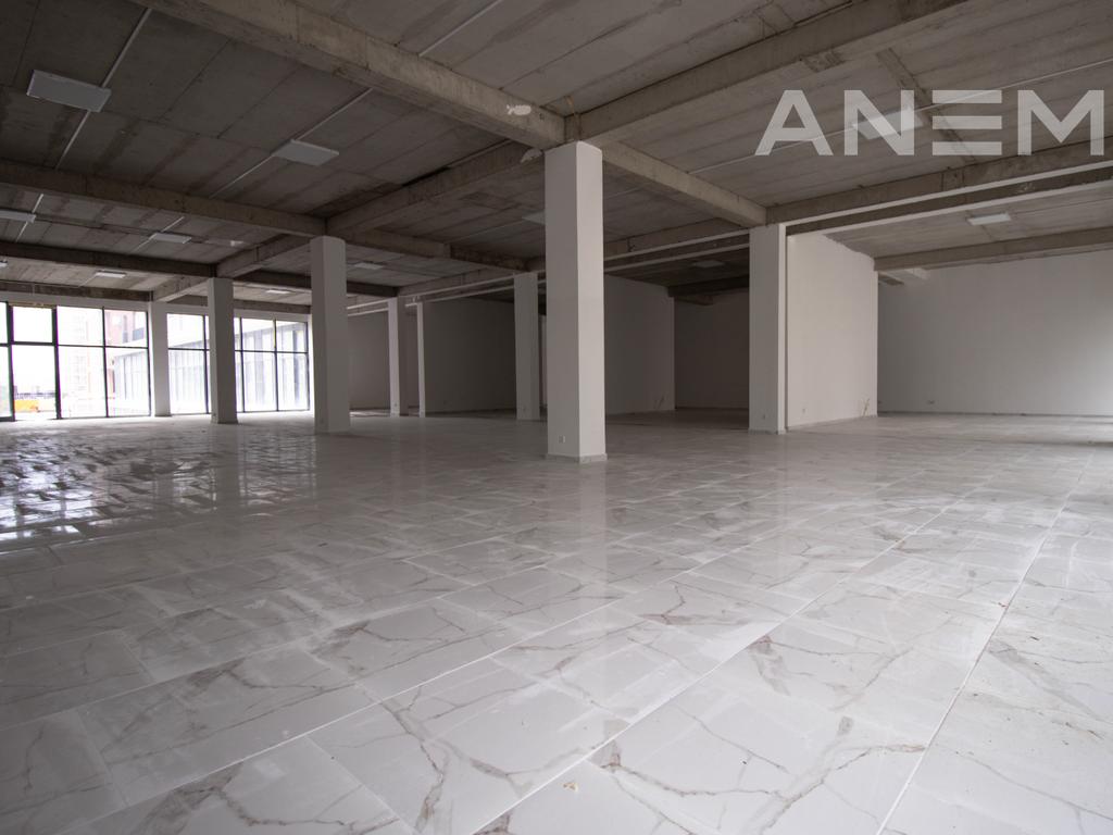Lokal me qira 1050m² në Mahallën e Muhaxherëve