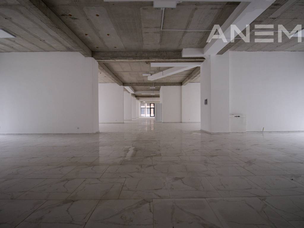 Lokal me qira 1050m² në Mahallën e Muhaxherëve