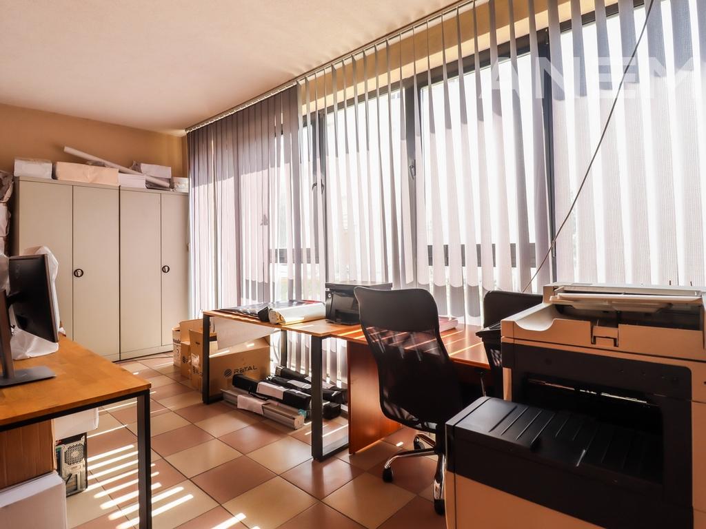 Commercial space for rent 260m² in the Bregu i Diellit neighborhood