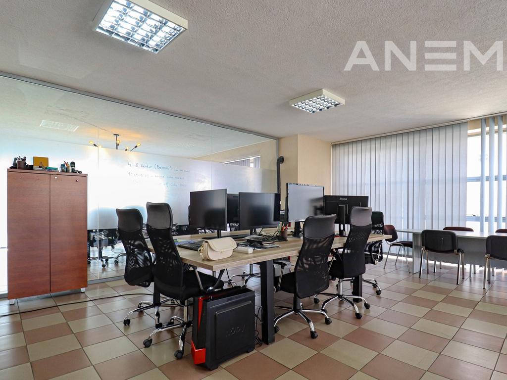 Commercial space for rent 260m² in the Bregu i Diellit neighborhood