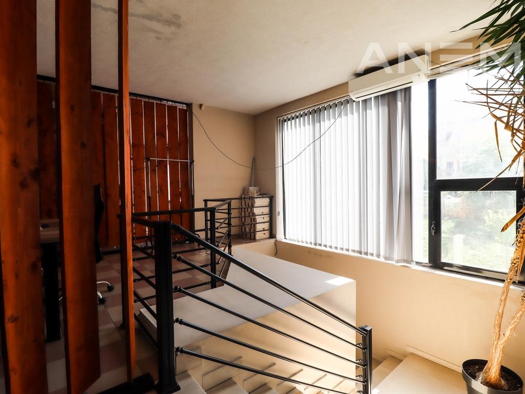 Commercial space for rent 260m² in the Bregu i Diellit neighborhood