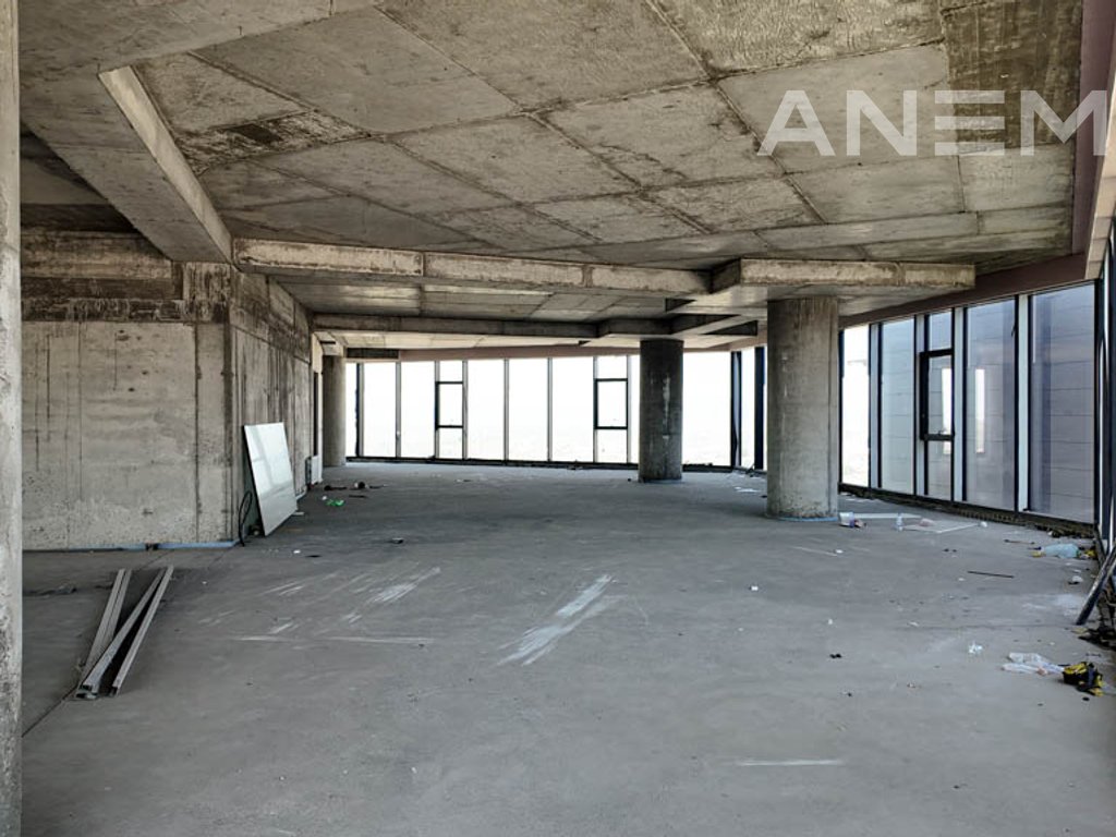 Office for sale 570m² in the Lakrishta neighborhood