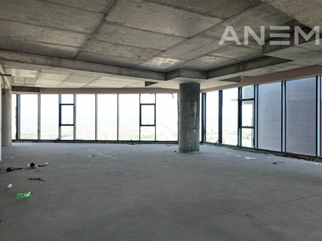 Office for sale 570m² in the Lakrishta neighborhood
