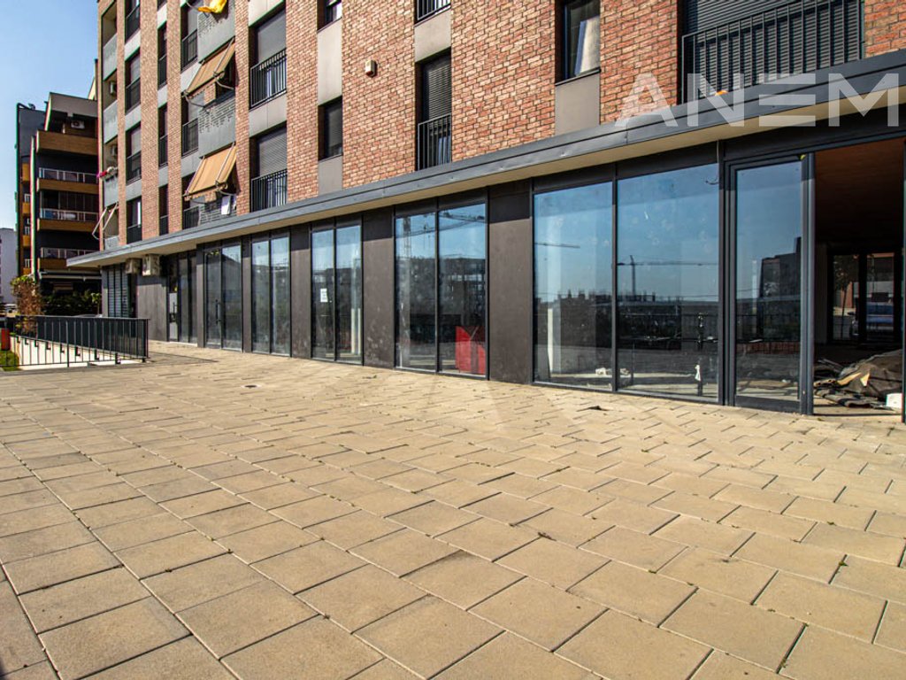 Commercial space for rent 177m² in the Arbëria neighborhood