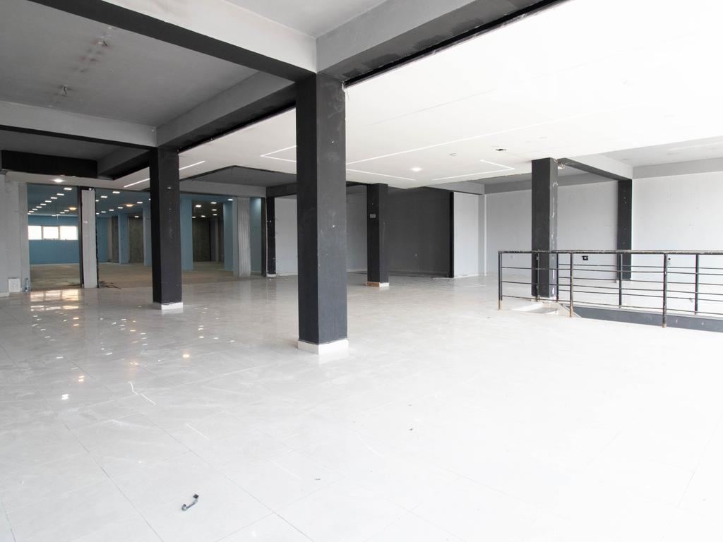 Commercial premises for rent 500m² in Fushë Kosovë
