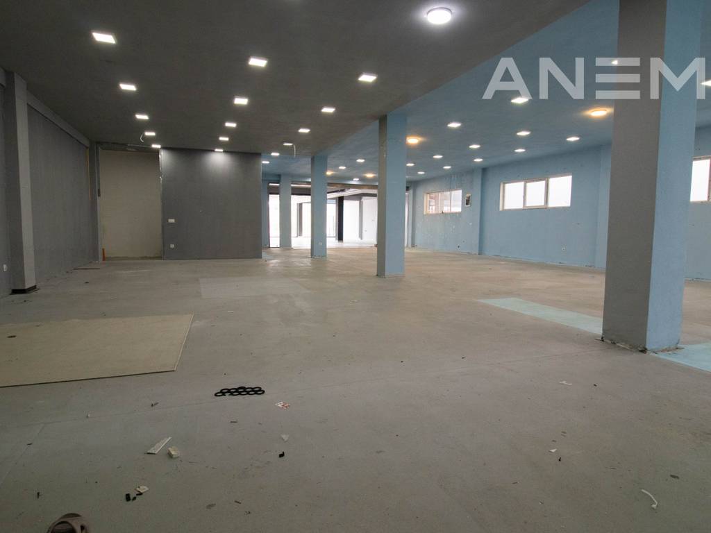 Commercial premises for rent 500m² in Fushë Kosovë