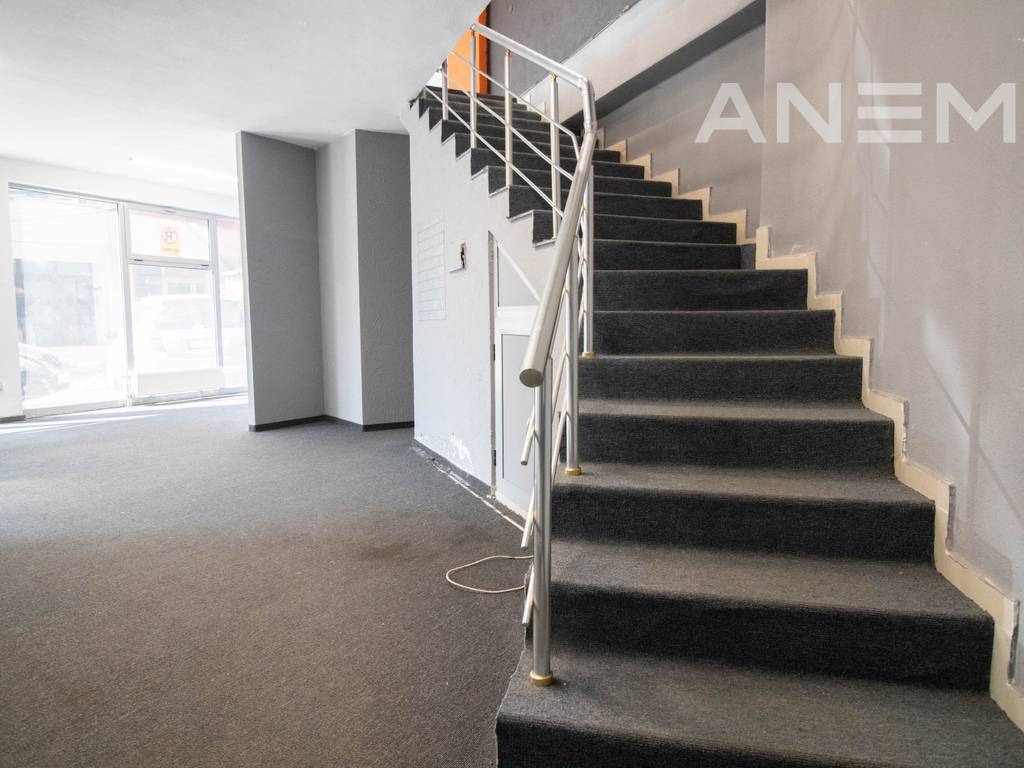 Commercial space for rent 118m² in the Center