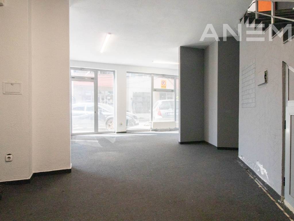 Commercial space for rent 118m² in the Center