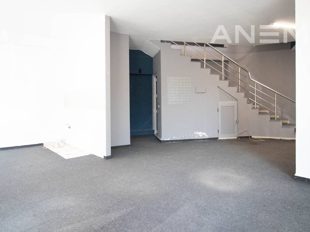 Commercial space for rent 118m² in the Center