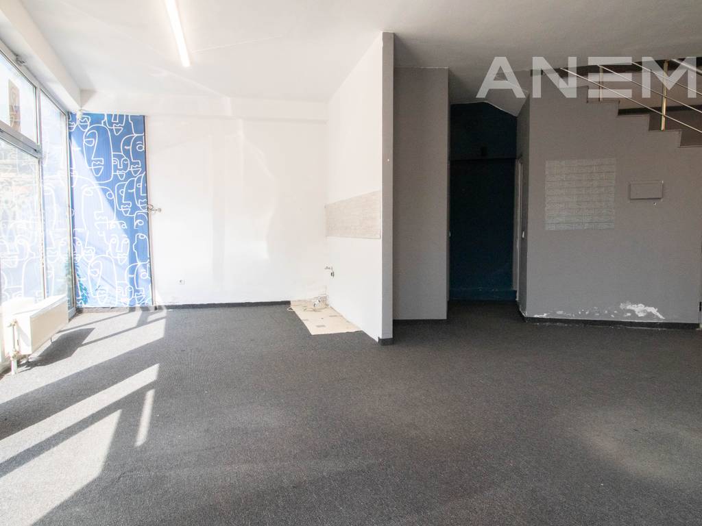 Commercial space for rent 118m² in the Center