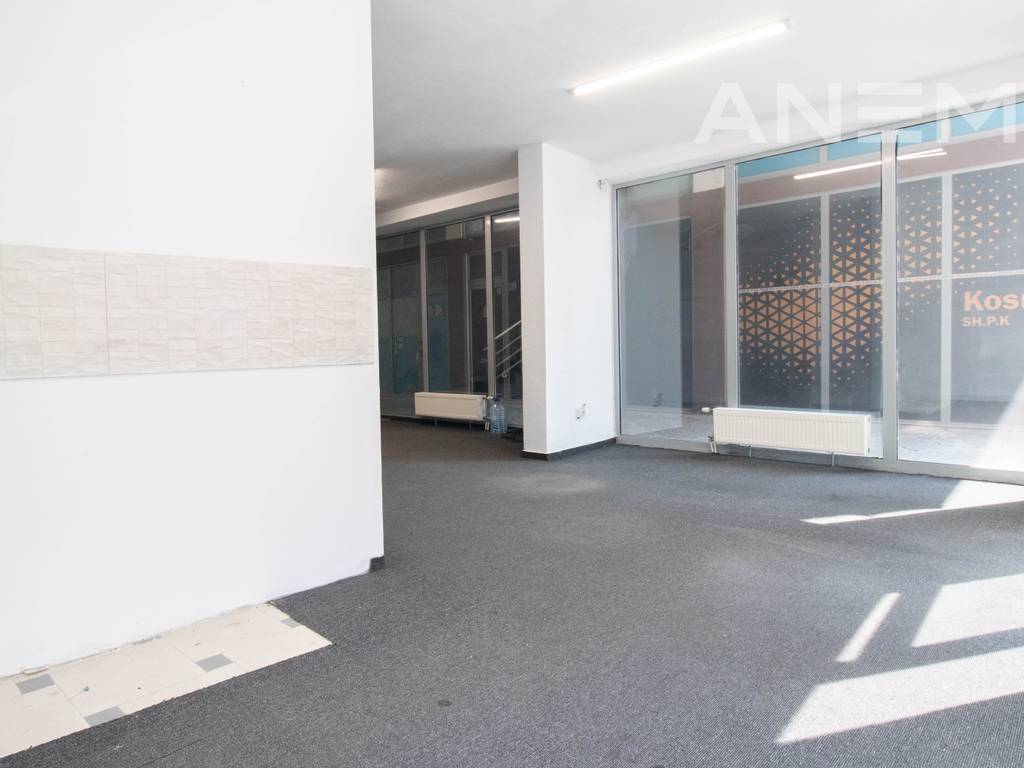 Commercial space for rent 118m² in the Center