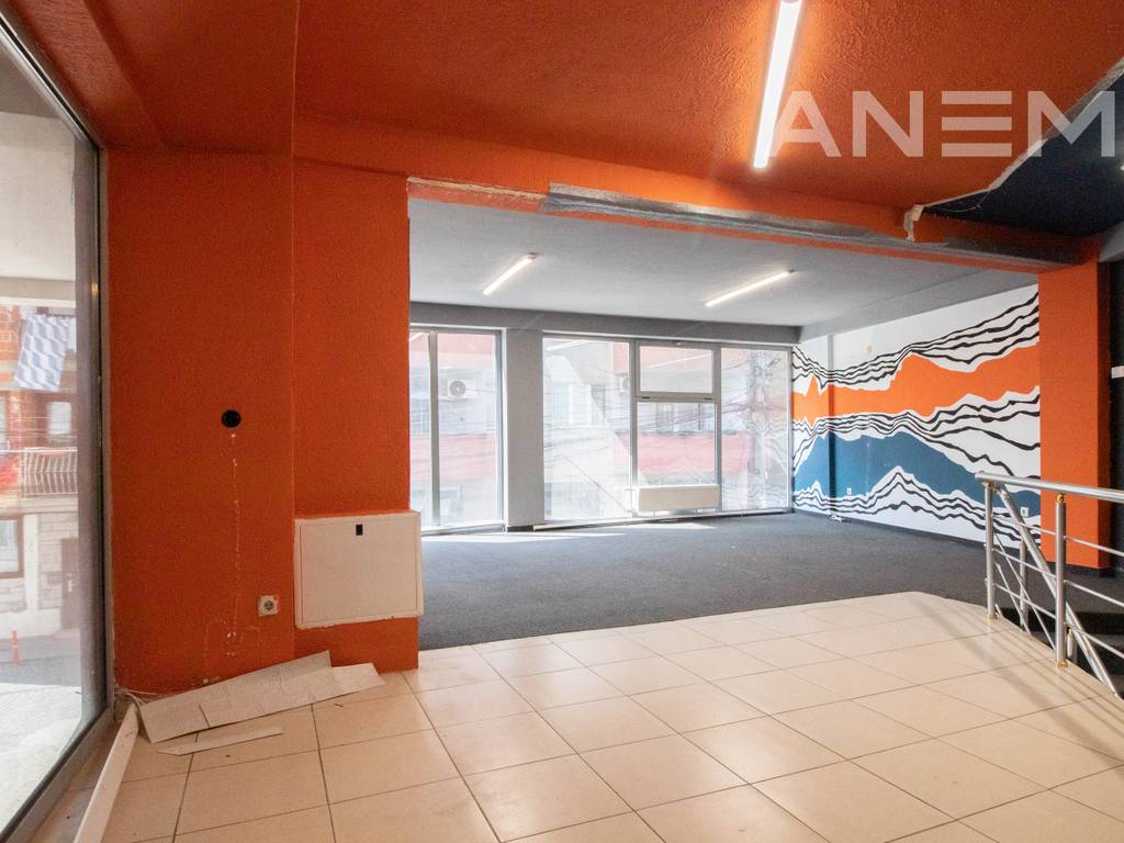 Commercial space for rent 118m² in the Center
