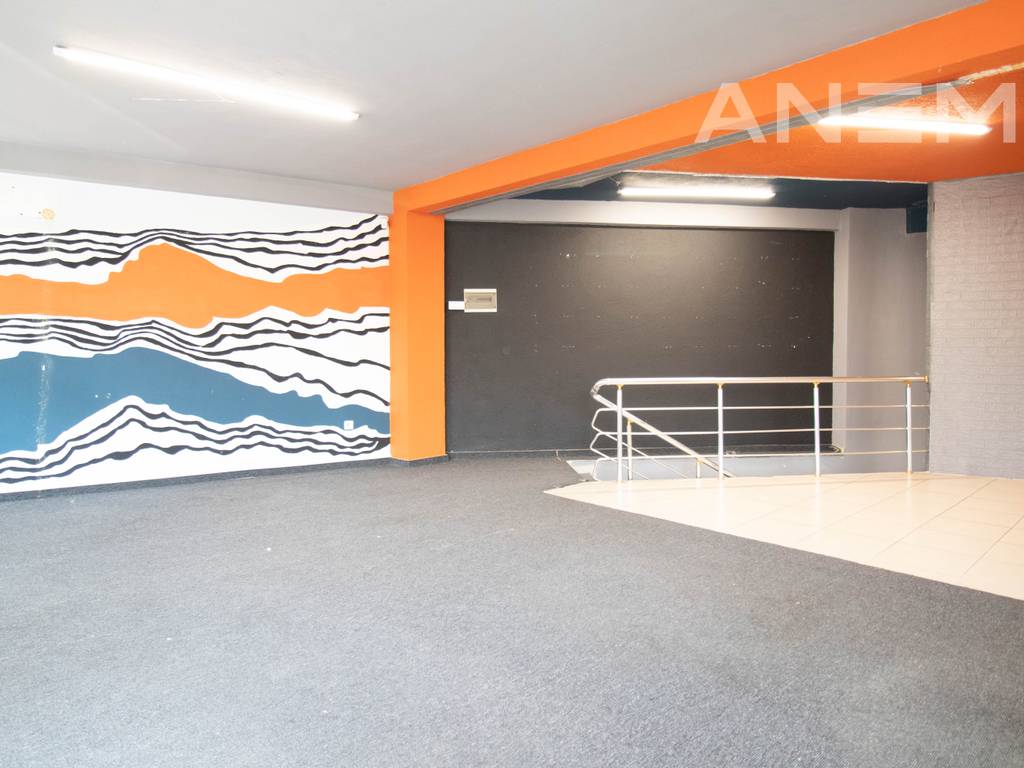 Commercial space for rent 118m² in the Center