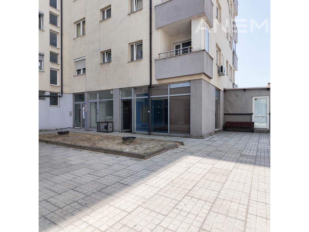 Office for rent 100m²+50m² in the Calabria neighborhood