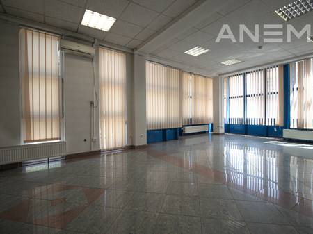 Zyre me qira 430m² në Qendër