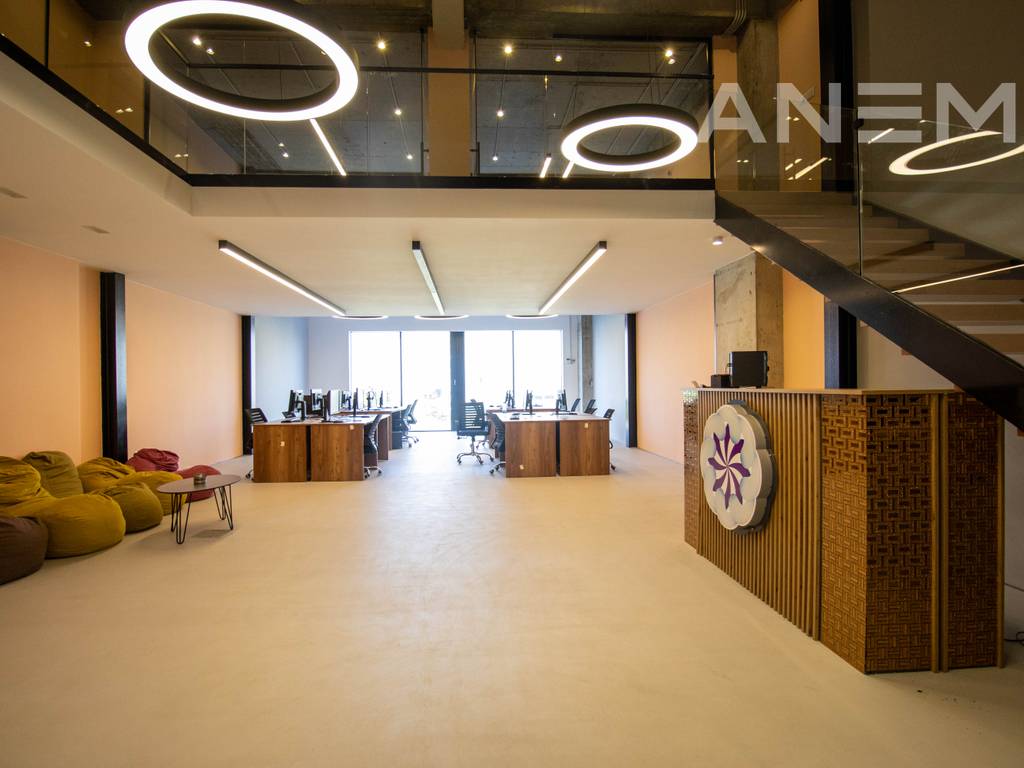 Office for rent with 3 workspaces in Lakrishta