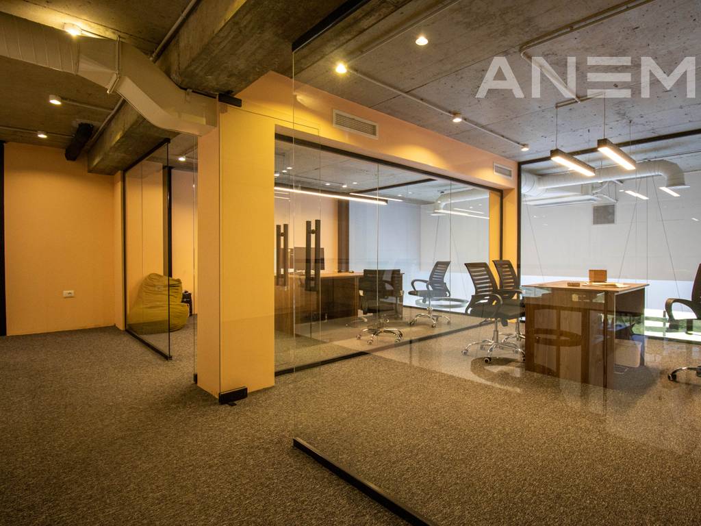 Office for rent with 3 workspaces in Lakrishta