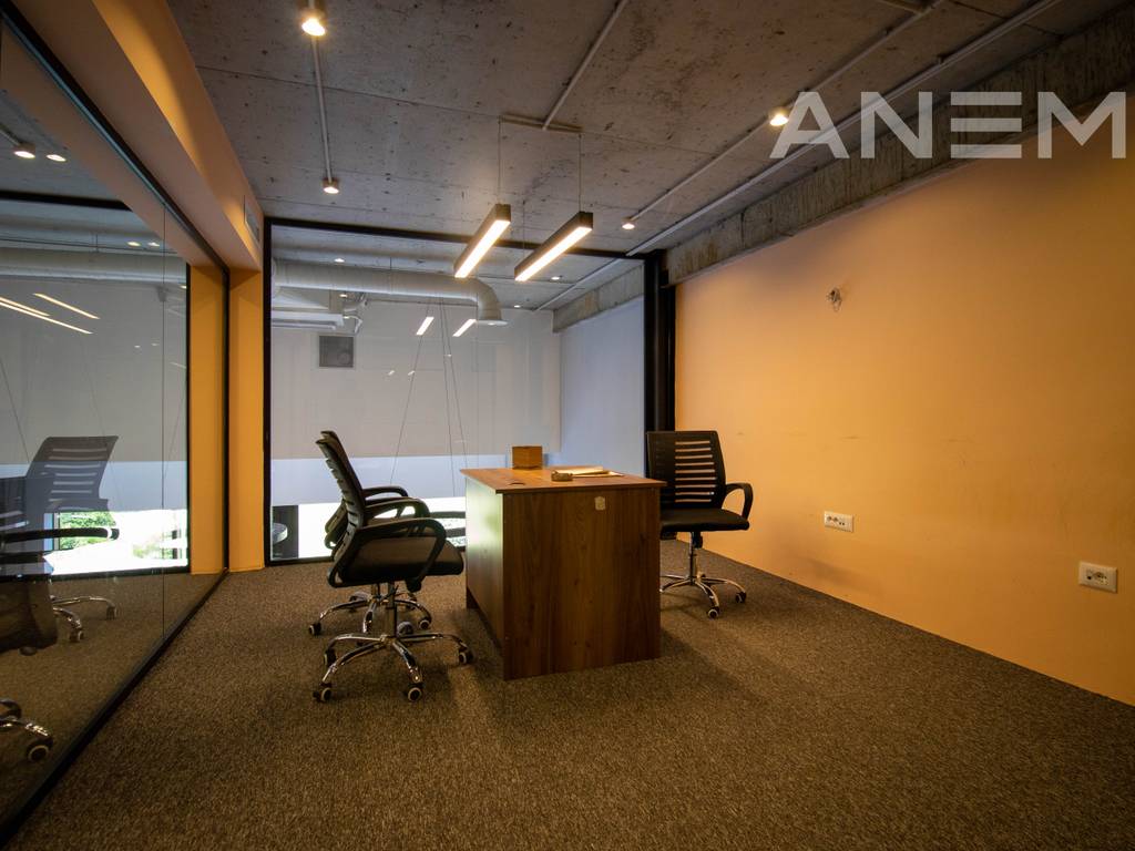 Office for rent with 3 workspaces in Lakrishta