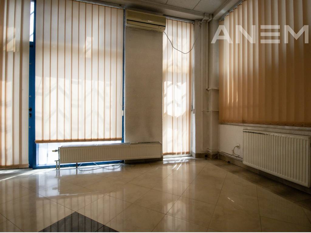 Zyre me qira 430m² në Qendër