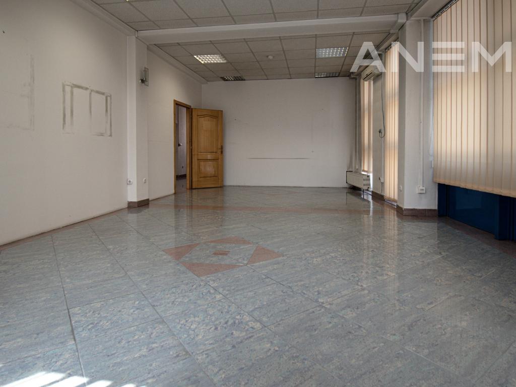 Zyre me qira 430m² në Qendër