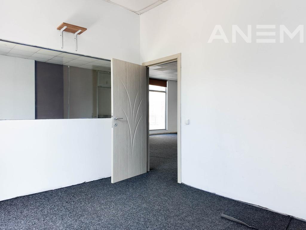 Office for rent 100m²+50m² in the Calabria neighborhood